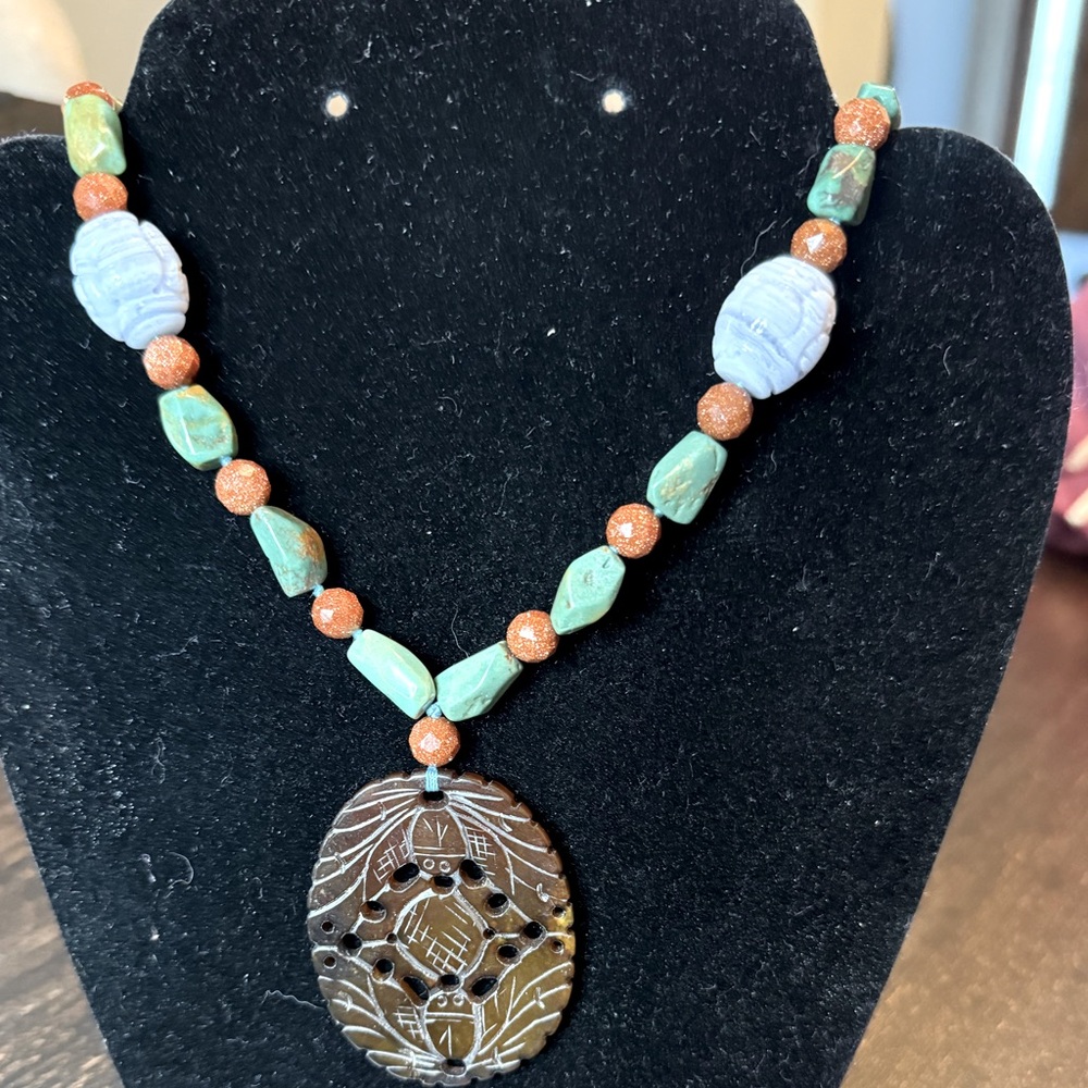 Stunning Vintage Necklace
